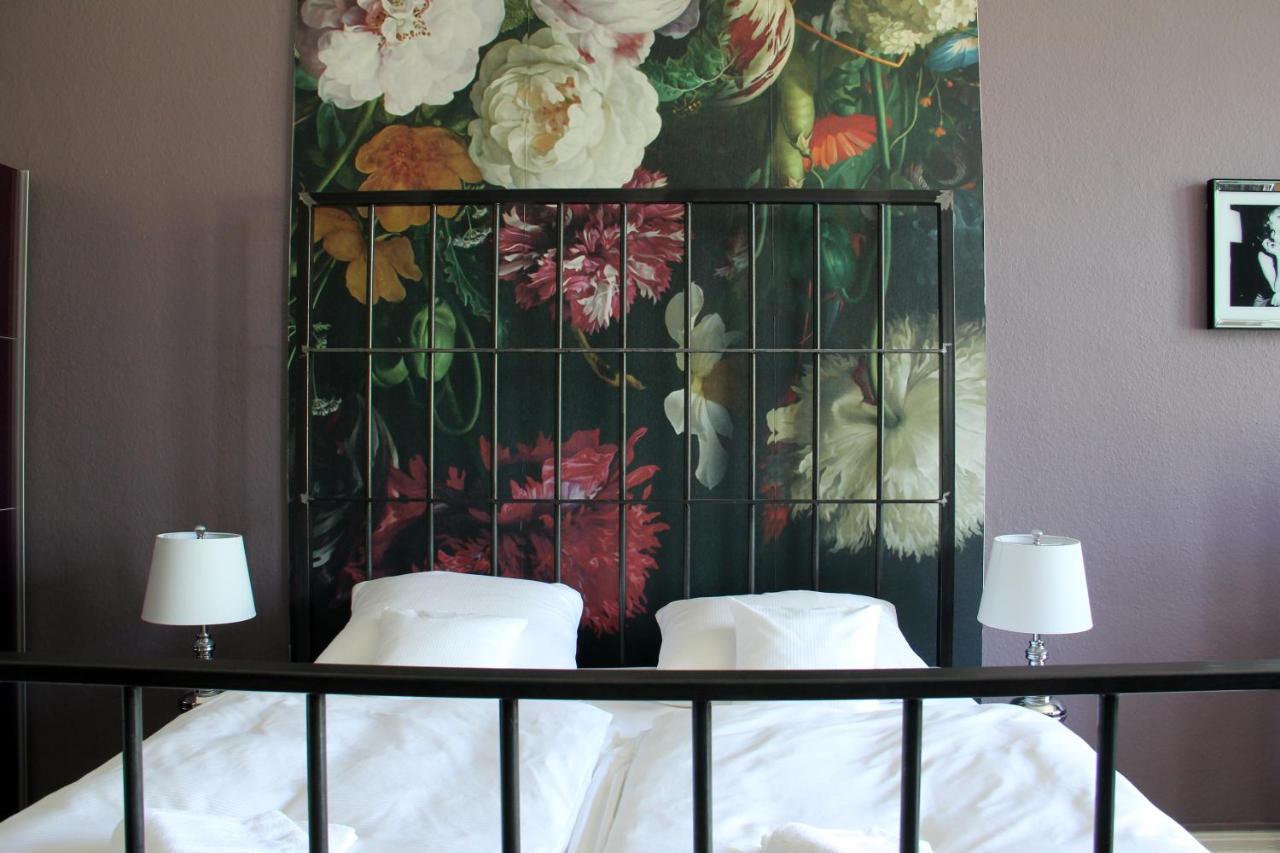 Suite,1179122914:JPEG